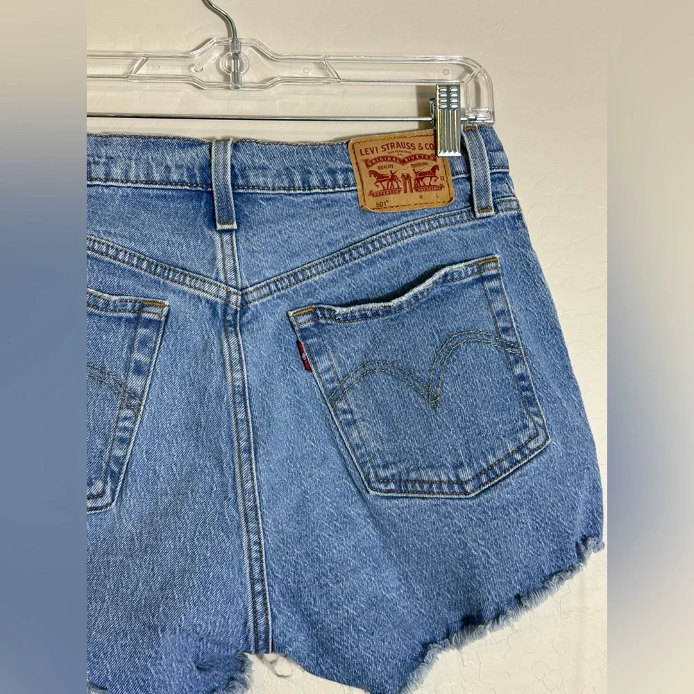 Levi’s 501 Women’s Button-fly Cutoff Shorts Size‎ Large destroyed